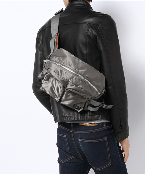 BEAMS（ビームス）の「PORTER / TANKER 30th 2WAY WAIST BAG（ボディバッグ/ウエストポーチ・メンズ・グレー・ONE SIZE）」の8枚目の写真