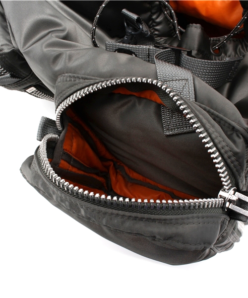 PORTER（ポーター）の「PORTER TANKER RUCKSACK <B印 YOSHIDA SELECT>（バックパック/リュック・メンズ・ブラック系その他・ONE SIZE）」の4枚目の写真