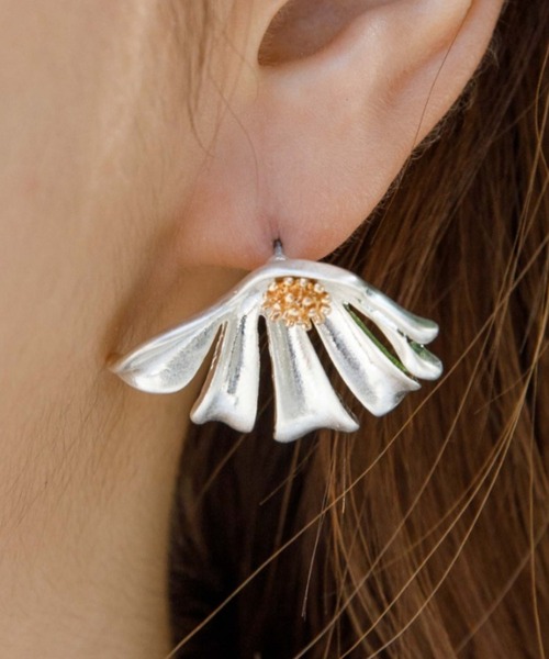 flower(フラワー)の「エイプリルフラワーピアス(ピアス(片耳用)・レディース・シルバー/ゴールド・FREE)」の1枚目の写真