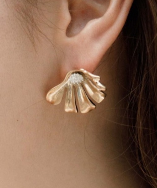 flower(フラワー)の「エイプリルフラワーピアス(ピアス(片耳用)・レディース・シルバー/ゴールド・FREE)」の2枚目の写真