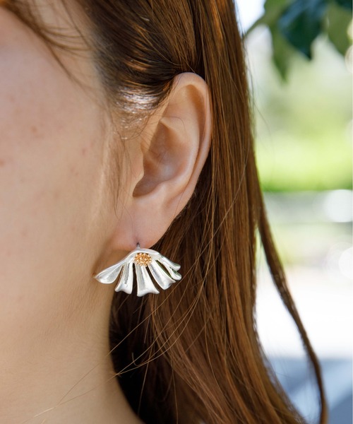 flower(フラワー)の「エイプリルフラワーピアス(ピアス(片耳用)・レディース・シルバー/ゴールド・FREE)」の6枚目の写真