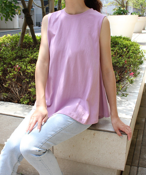 MODE ROBE（モードローブ）の「フレアノースリーブトップス（タンクトップ・レディース・ホワイト/ブラック/ベージュ/パープル・FREE）」の4枚目の写真