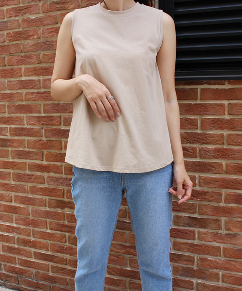 MODE ROBE（モードローブ）の「フレアノースリーブトップス（タンクトップ・レディース・ホワイト/ブラック/ベージュ/パープル・FREE）」の21枚目の写真