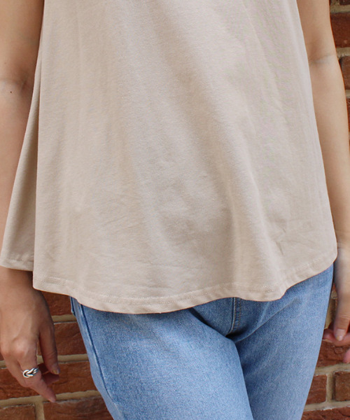 MODE ROBE（モードローブ）の「フレアノースリーブトップス（タンクトップ・レディース・ホワイト/ブラック/ベージュ/パープル・FREE）」の6枚目の写真