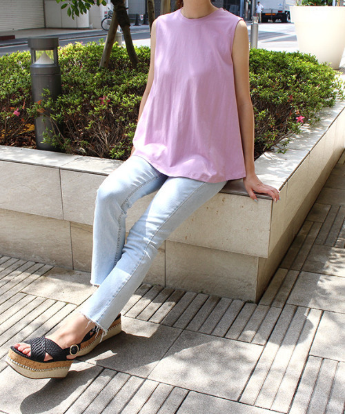 MODE ROBE（モードローブ）の「フレアノースリーブトップス（タンクトップ・レディース・ホワイト/ブラック/ベージュ/パープル・FREE）」の14枚目の写真