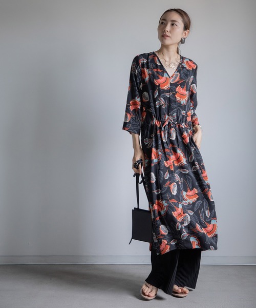 miniyu（ミニュウ）の「《WEB限定》アンティークフラワー和柄調・ワンピース（ワンピース・レディース・ブラック/ネイビー・FREE）」の3枚目の写真