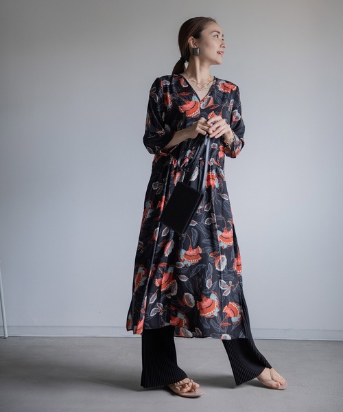 miniyu（ミニュウ）の「《WEB限定》アンティークフラワー和柄調・ワンピース（ワンピース・レディース・ブラック/ネイビー・FREE）」の4枚目の写真