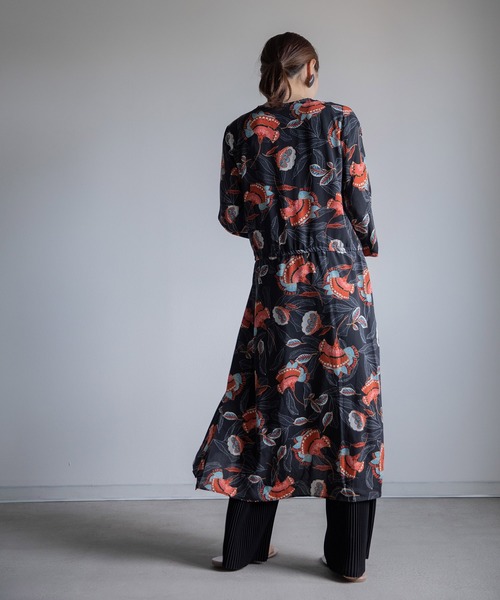 miniyu（ミニュウ）の「《WEB限定》アンティークフラワー和柄調・ワンピース（ワンピース・レディース・ブラック/ネイビー・FREE）」の6枚目の写真