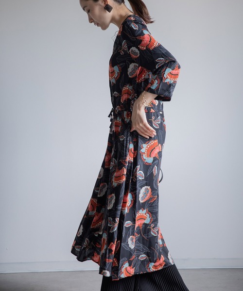 miniyu（ミニュウ）の「《WEB限定》アンティークフラワー和柄調・ワンピース（ワンピース・レディース・ブラック/ネイビー・FREE）」の8枚目の写真