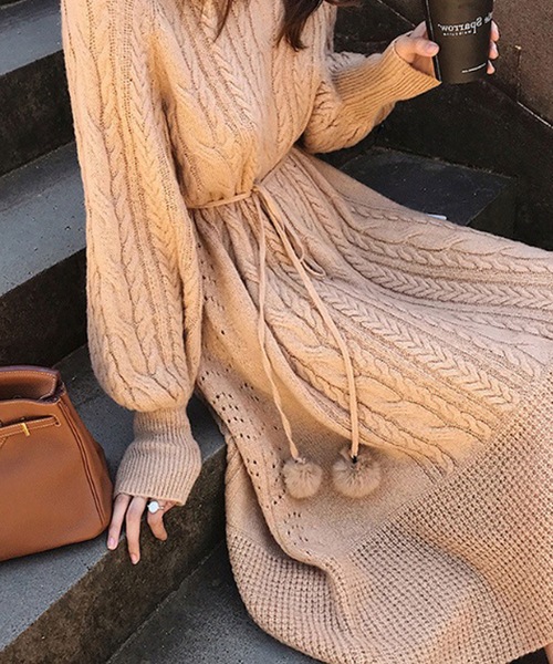 LUGG NAGG（ラグナグ）の「ケーブルニットミモレ丈Aラインワンピース（ワンピース・レディース・ホワイト/グレー/ブラウン/ベージュ・FREE）」の10枚目の写真