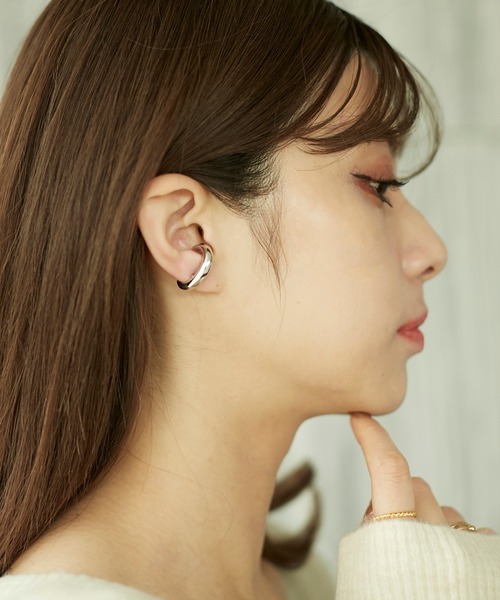 Ciki(シキ)の「ミディカフピアス(ピアス(両耳用)・レディース・シルバー/ゴールド・FREE)」の2枚目の写真