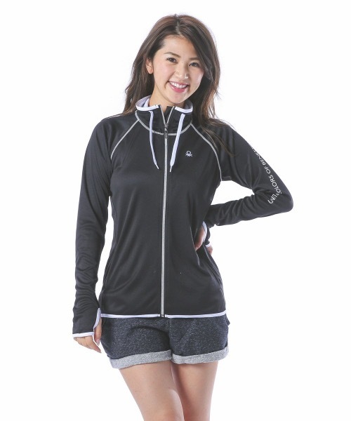 BENETTON (UNITED COLORS OF BENETTON)（ベネトンユナイテッドカラーズオブベネトン）の「【BENETTON / ベネトン】レディースUVスタンドネックラッシュガード / 水陸両用 フィットネス ジム アウトドア マリンレジャー UPF50+（ラッシュガード・レディース・ライトブルー/ブラック/ネイビー/グレー/ターコイズブルー/ブラック×ピンク/ロイヤルブルー・SMALL/MEDIUM/LARGE/X-LARGE）」の2枚目の写真