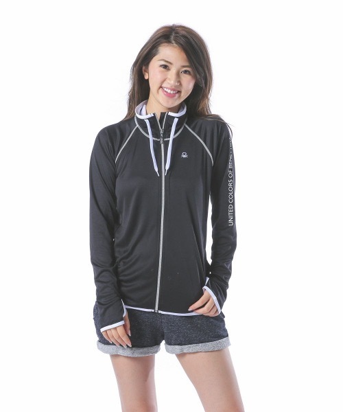 BENETTON (UNITED COLORS OF BENETTON)（ベネトンユナイテッドカラーズオブベネトン）の「【BENETTON / ベネトン】レディースUVスタンドネックラッシュガード / 水陸両用 フィットネス ジム アウトドア マリンレジャー UPF50+（ラッシュガード・レディース・ライトブルー/ブラック/ネイビー/グレー/ターコイズブルー/ブラック×ピンク/ロイヤルブルー・SMALL/MEDIUM/LARGE/X-LARGE）」の10枚目の写真