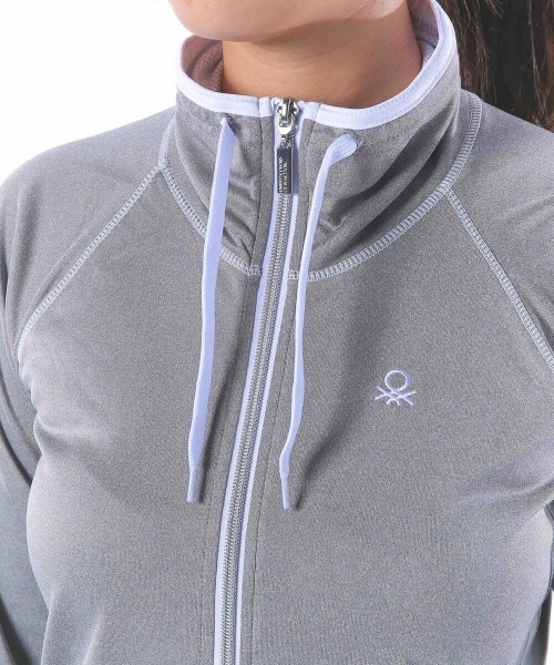 BENETTON (UNITED COLORS OF BENETTON)（ベネトンユナイテッドカラーズオブベネトン）の「【BENETTON / ベネトン】レディースUVスタンドネックラッシュガード / 水陸両用 フィットネス ジム アウトドア マリンレジャー UPF50+（ラッシュガード・レディース・ライトブルー/ブラック/ネイビー/グレー/ターコイズブルー/ブラック×ピンク/ロイヤルブルー・SMALL/MEDIUM/LARGE/X-LARGE）」の18枚目の写真