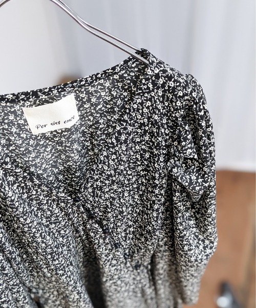 Per sist ence（パーシエンス）の「Per sist ence/パーシエンス　総柄カシュクールワンピース（ワンピース・レディース・ブルー/ブラック・FREE）」の15枚目の写真