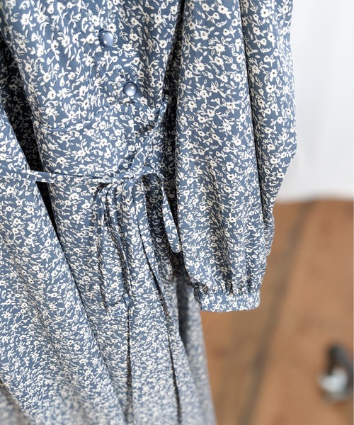 Per sist ence（パーシエンス）の「Per sist ence/パーシエンス　総柄カシュクールワンピース（ワンピース・レディース・ブルー/ブラック・FREE）」の8枚目の写真