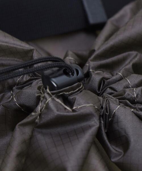 koti BEAUTY&YOUTH（コティ ビューティアンドユース）の「＜HALF TRACK PRODUCTS × koti＞CARMENO BAG GRAY/バッグ（ショルダーバッグ・メンズ・ダークグレー・FREE）」の7枚目の写真