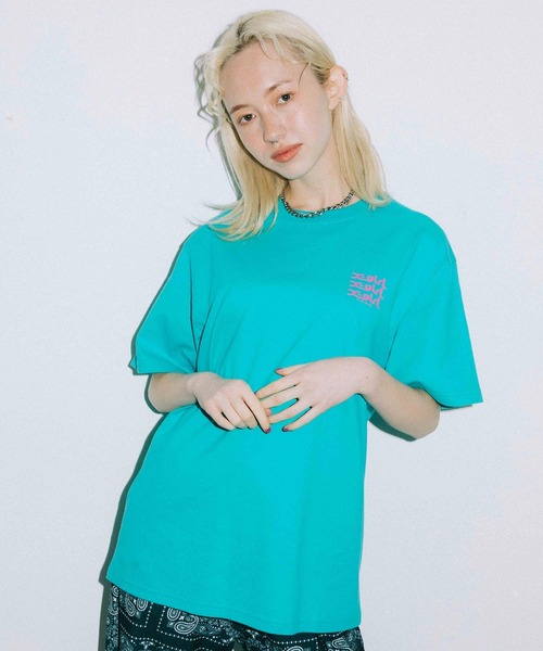 X-girl(エックスガール)の「GLOW LOGO S/S TEE(Tシャツ/カットソー・レディース・ホワイト/ブラック/ライトパープル/グリーン・S/M/L/XL)」の3枚目の写真