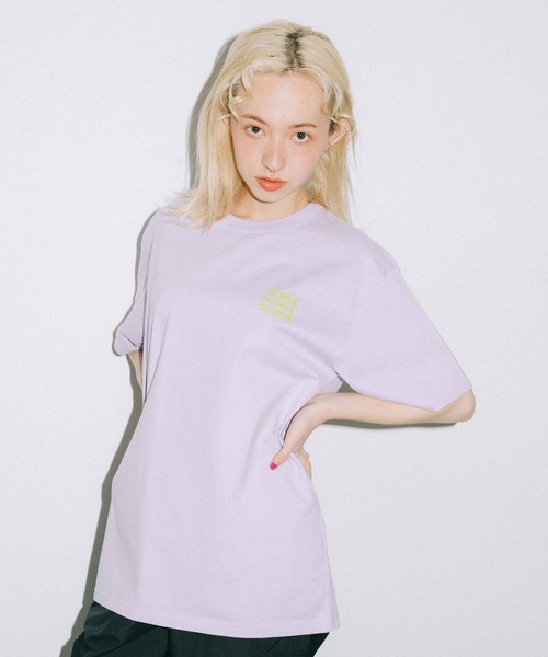 X-girl(エックスガール)の「GLOW LOGO S/S TEE(Tシャツ/カットソー・レディース・ホワイト/ブラック/ライトパープル/グリーン・S/M/L/XL)」の18枚目の写真