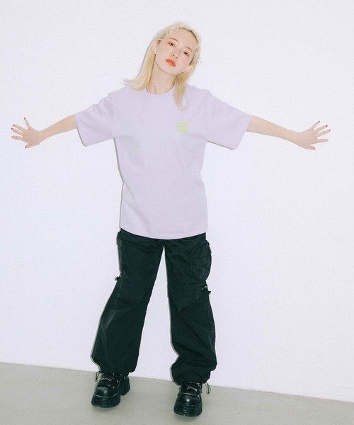 X-girl(エックスガール)の「GLOW LOGO S/S TEE(Tシャツ/カットソー・レディース・ホワイト/ブラック/ライトパープル/グリーン・S/M/L/XL)」の19枚目の写真