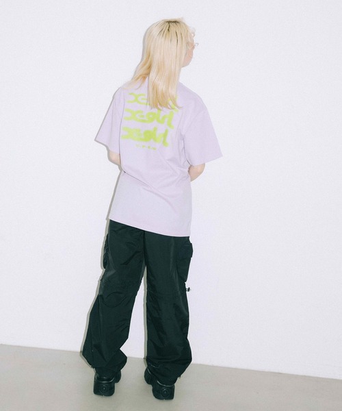 X-girl(エックスガール)の「GLOW LOGO S/S TEE(Tシャツ/カットソー・レディース・ホワイト/ブラック/ライトパープル/グリーン・S/M/L/XL)」の7枚目の写真