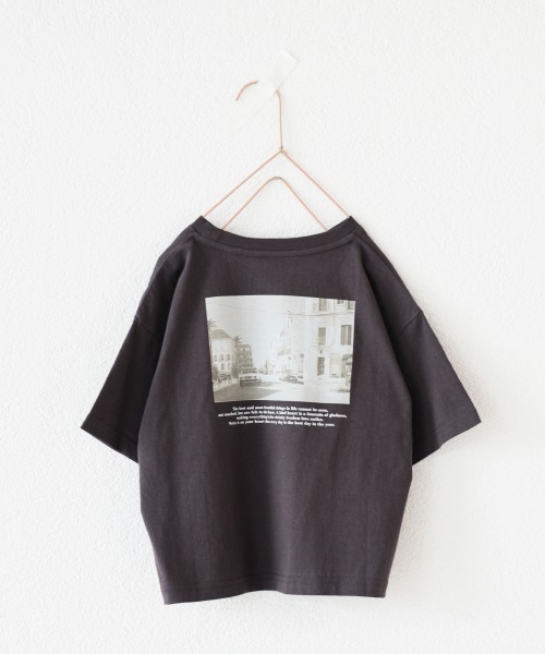 LOWRYS FARM（ローリーズファーム）の「フォトＢＩＧＴＥＥＳＳ　948797（Tシャツ/カットソー・キッズ・ホワイト系その他/ホワイト系その他2/チャコールグレー・110cm/120cm/130cm/140cm/150cm）」の3枚目の写真