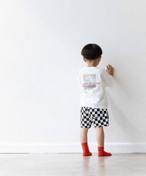 LOWRYS FARM（ローリーズファーム）の「フォトＢＩＧＴＥＥＳＳ　948797（Tシャツ/カットソー・キッズ・ホワイト系その他/ホワイト系その他2/チャコールグレー・110cm/120cm/130cm/140cm/150cm）」の4枚目の写真