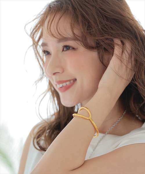 DONOBAN（ドノバン）の「ニュアンスバングル（ブレスレット・レディース・ゴールド/シルバー・F）」の5枚目の写真