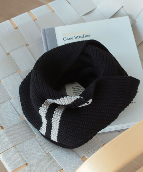 BEAMS（ビームス）の「BEAMS / 畔編ライン スヌード（ネックウォーマー/スヌード・メンズ・ネイビー/グレー/ブラック・ONE SIZE）」の2枚目の写真