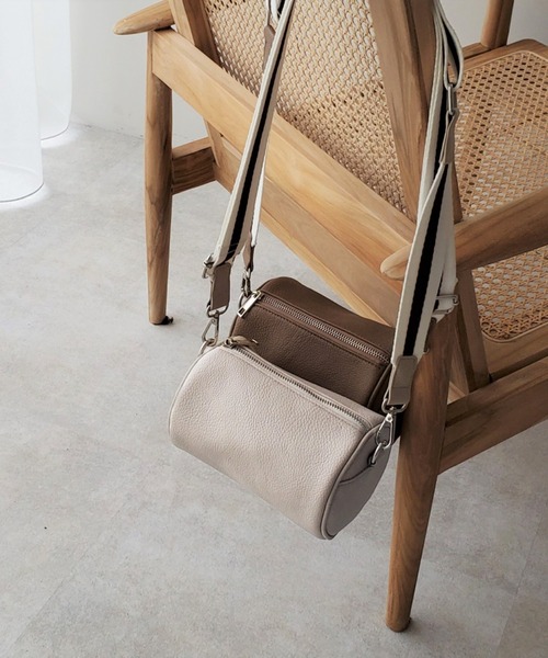 Doux archives（ドゥアルシーヴ）の「ドラム型ミニショルダーＢａｇ（ショルダーバッグ・レディース・ブラック/ブラウン/アイボリー・FREE）」の3枚目の写真