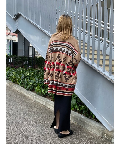 RIVE DROITE（リヴドロワ）の「コーディネートの主役　メキシカンラグジャガードニットカーディガン（カーディガン/ボレロ・レディース・ブルー/ベージュ・FREE）」の5枚目の写真