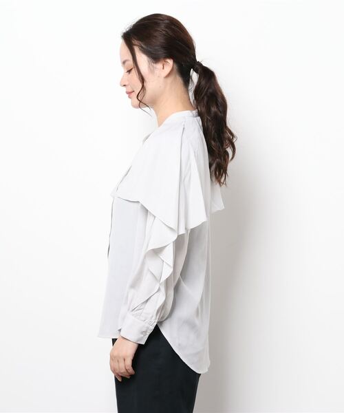 Te chichi（テチチ）の「ケープ風ラッフルブラウス（シャツ/ブラウス・レディース・ライトベージュ/ピンク/グレー・ﾌﾘ-）」の5枚目の写真