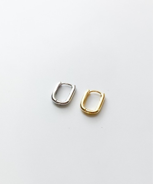 yu-ka(ユーカ)の「YU-KA : ミニスクエアピアス (シルバー925)(ピアス(両耳用)・レディース・シルバー/ゴールド・ONE SIZE)」の8枚目の写真
