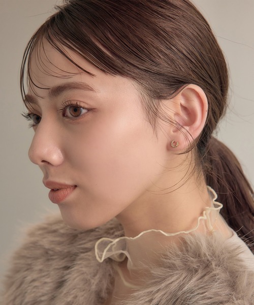 Jolie Toujours（ジョリトゥジュール）の「〈K18GP〉ホースシュースタッドピアス（ピアス（両耳用）・レディース・ゴールド・FREE）」の4枚目の写真