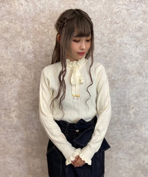 axes femme POETIQUE（アクシーズファムポエティック）の「リボンデザインニットＰＯ（ニット/セーター・レディース・ブラック/キナリ/ラベンダー/ピンク・MEDIUM）」の2枚目の写真