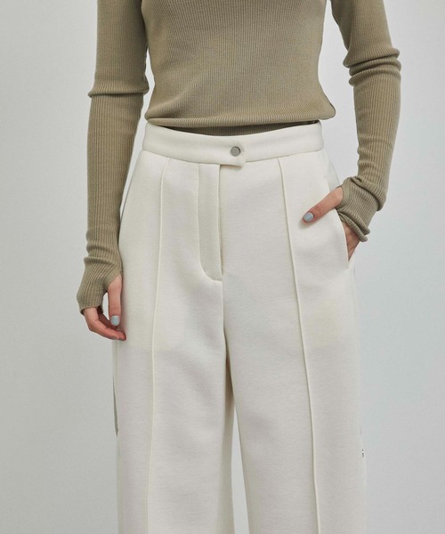 A + TOKYO（エープラストウキョウ）の「フレアスリットパンツ（スラックス・レディース・ライトブルーグレー/オフホワイト・1/2）」の17枚目の写真