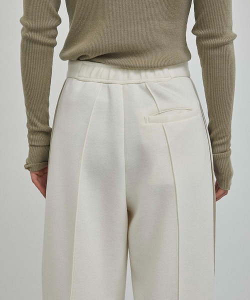 A + TOKYO（エープラストウキョウ）の「フレアスリットパンツ（スラックス・レディース・ライトブルーグレー/オフホワイト・1/2）」の13枚目の写真