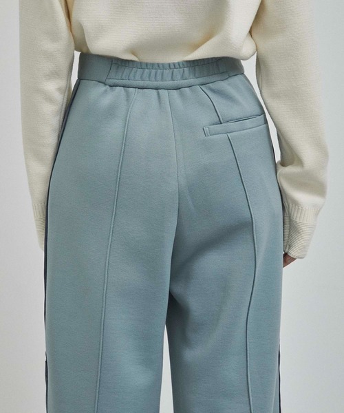A + TOKYO（エープラストウキョウ）の「フレアスリットパンツ（スラックス・レディース・ライトブルーグレー/オフホワイト・1/2）」の4枚目の写真