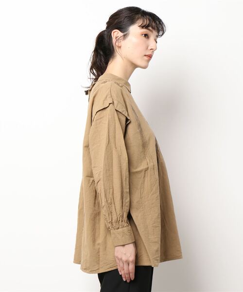 Samansa Mos2（サマンサ モスモス）の「前後着ピンタックシャツ（シャツ/ブラウス・レディース・チャコール/ベージュ/オフホワイト・ﾌﾘ-）」の4枚目の写真