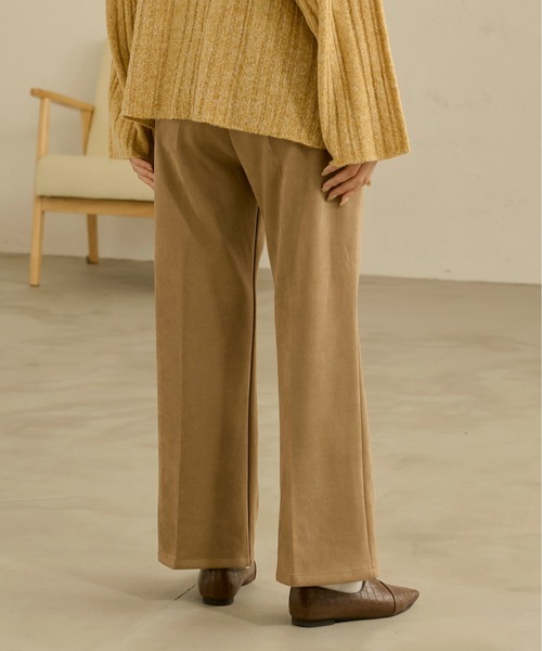 Ambre Neige(アンブルネージュ)の「フェイクスウェードセミフレアパンツ/【WEB/EC限定商品】(スラックス・レディース・アイボリー/モカ/ライトブラウン・FREE)」の10枚目の写真
