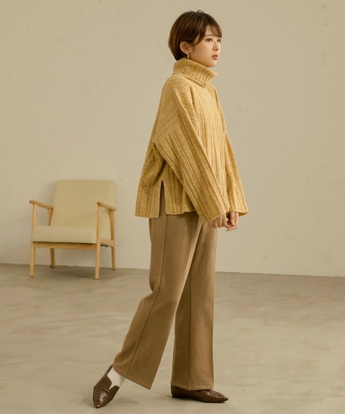 Ambre Neige(アンブルネージュ)の「フェイクスウェードセミフレアパンツ/【WEB/EC限定商品】(スラックス・レディース・アイボリー/モカ/ライトブラウン・FREE)」の16枚目の写真