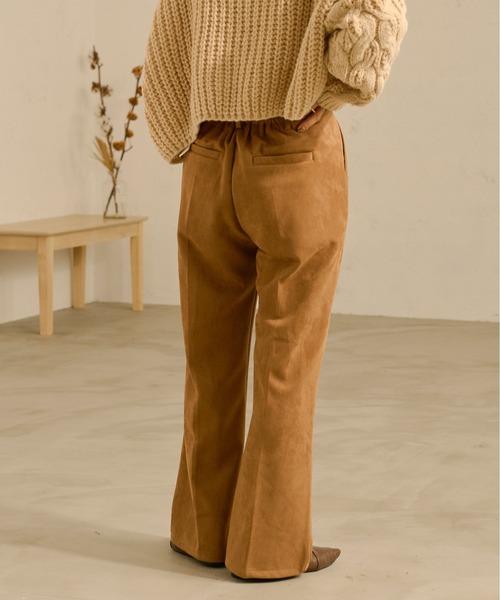 Ambre Neige(アンブルネージュ)の「フェイクスウェードセミフレアパンツ/【WEB/EC限定商品】(スラックス・レディース・アイボリー/モカ/ライトブラウン・FREE)」の20枚目の写真