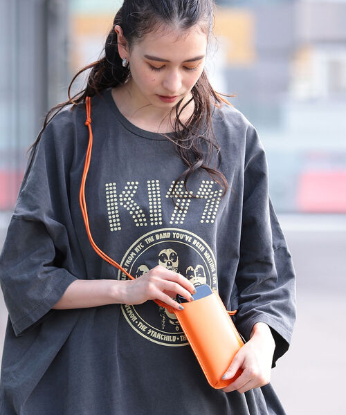 Ray BEAMS（レイビームス）の「Ray BEAMS / スマホ ホルダー（スマホグッズ・レディース・ブラック/オレンジ・ONE SIZE）」の2枚目の写真