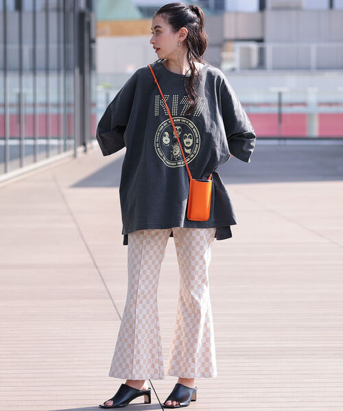 Ray BEAMS（レイビームス）の「Ray BEAMS / スマホ ホルダー（スマホグッズ・レディース・ブラック/オレンジ・ONE SIZE）」の3枚目の写真