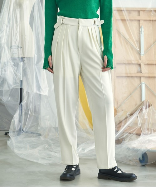 VACANCY(ヴァカンシー)の「トリプルタックテーパードパンツ(その他パンツ・レディース・グリーン/ブラック/ホワイト・LARGE/MEDIUM/SMALL)」の2枚目の写真