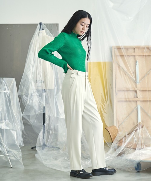 VACANCY(ヴァカンシー)の「トリプルタックテーパードパンツ(その他パンツ・レディース・グリーン/ブラック/ホワイト・LARGE/MEDIUM/SMALL)」の11枚目の写真