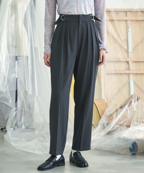 VACANCY(ヴァカンシー)の「トリプルタックテーパードパンツ(その他パンツ・レディース・グリーン/ブラック/ホワイト・LARGE/MEDIUM/SMALL)」の15枚目の写真