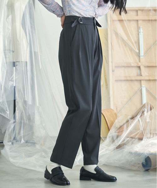 VACANCY(ヴァカンシー)の「トリプルタックテーパードパンツ(その他パンツ・レディース・グリーン/ブラック/ホワイト・LARGE/MEDIUM/SMALL)」の17枚目の写真