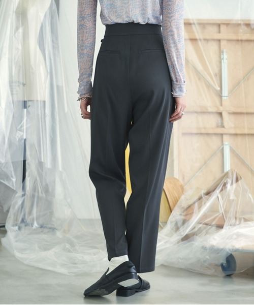 VACANCY(ヴァカンシー)の「トリプルタックテーパードパンツ(その他パンツ・レディース・グリーン/ブラック/ホワイト・LARGE/MEDIUM/SMALL)」の19枚目の写真