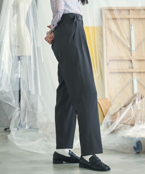 VACANCY(ヴァカンシー)の「トリプルタックテーパードパンツ(その他パンツ・レディース・グリーン/ブラック/ホワイト・LARGE/MEDIUM/SMALL)」の18枚目の写真